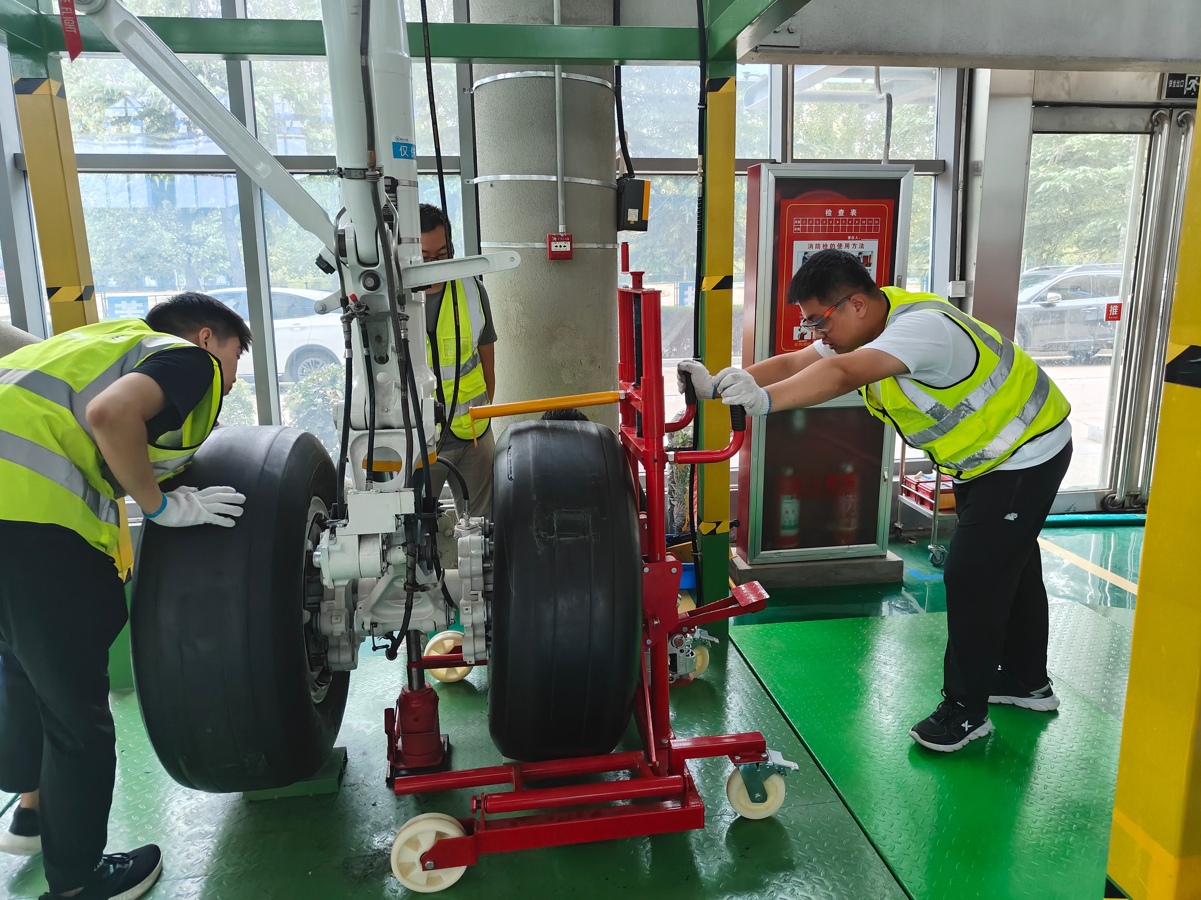 CCAR-147威廉希尔飞机维修执照培训机构学生实训2
